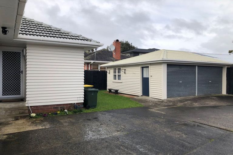 Photo of property in 12 Albert Road, Kelston, Auckland, 0602