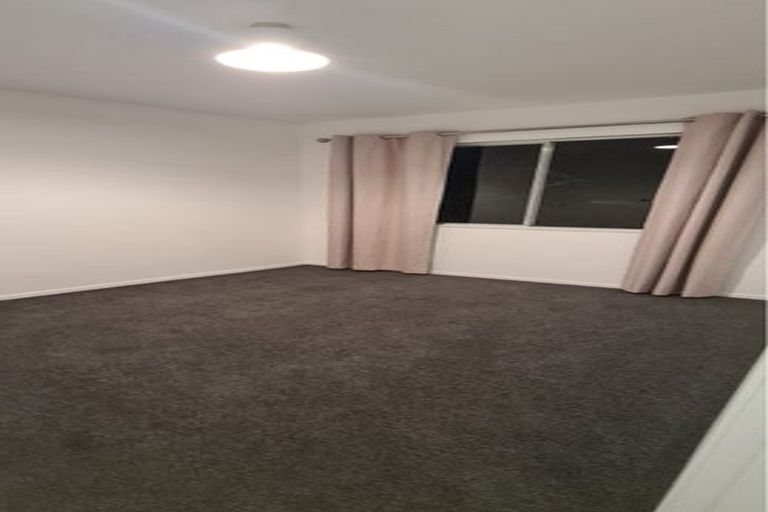 Photo of property in 4f1 Glanmire Road, Newlands, Wellington, 6037