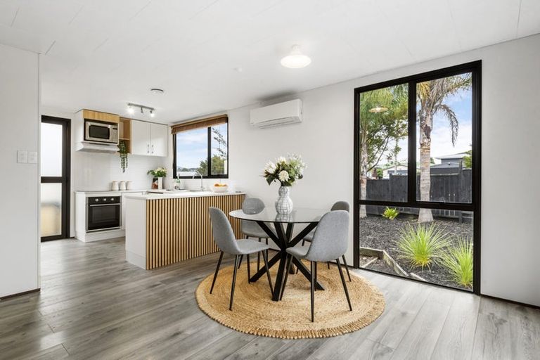 Photo of property in 34a Riserra Drive, Ranui, Auckland, 0612