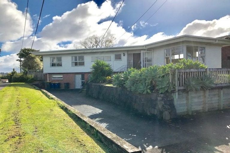 Photo of property in 95 Ocean View Road, Hillcrest, Auckland, 0627