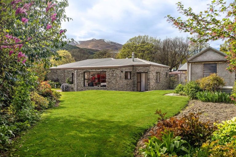 Photo of property in 33 Wiltshire Street, Arrowtown, 9302