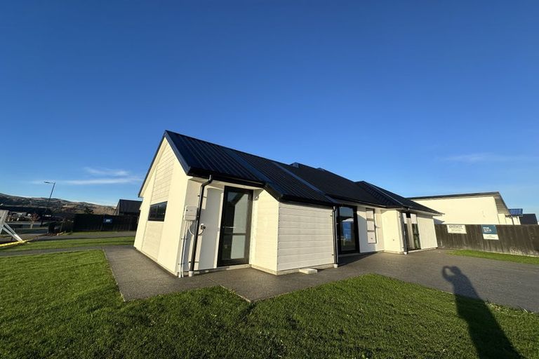 Photo of property in 1 Ferbane Way, Halswell, Christchurch, 8025