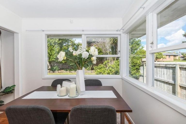 Photo of property in 6 Gill Avenue, Te Atatu Peninsula, Auckland, 0610