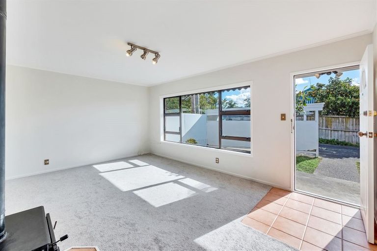 Photo of property in 2/115 Mcleod Road, Te Atatu South, Auckland, 0610