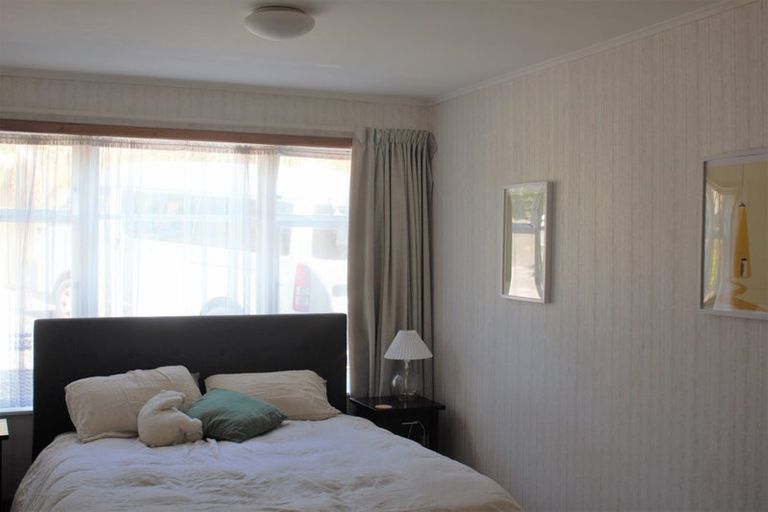 Photo of property in 34 Hungerford Road, Lyall Bay, Wellington, 6022