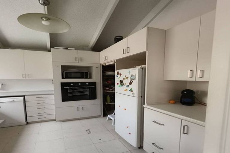 Photo of property in 1 Kim Street, Khandallah, Wellington, 6035