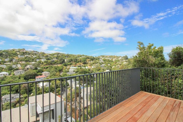 Photo of property in 72 Tiketike Way, Brooklyn, Wellington, 6021