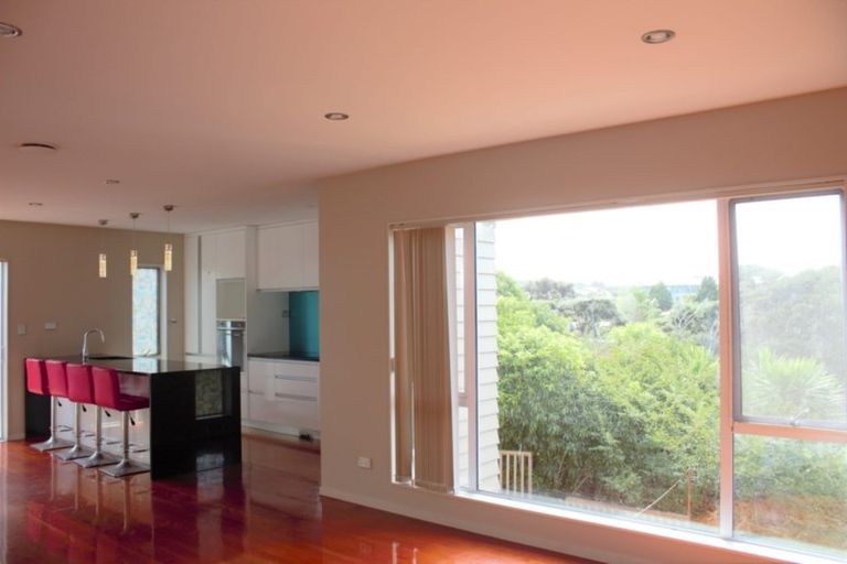 Photo of property in 76a Tamahere Drive, Glenfield, Auckland, 0629