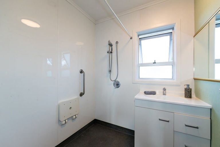 Photo of property in 32 Trinity Crescent, Pirimai, Napier, 4112