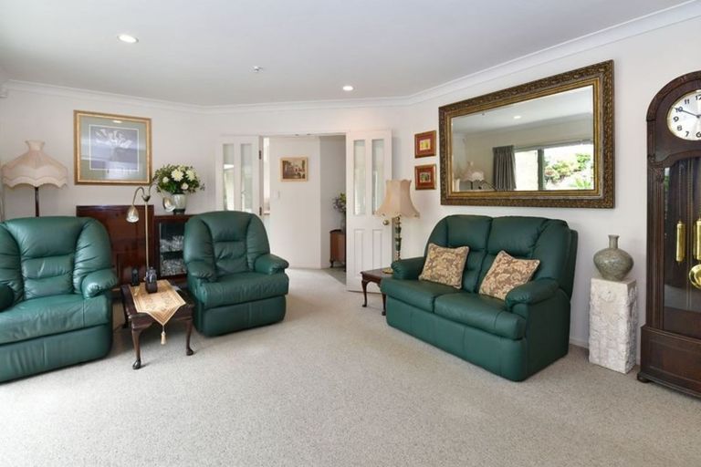 Photo of property in 138 Lakeside Drive, Orewa, 0931