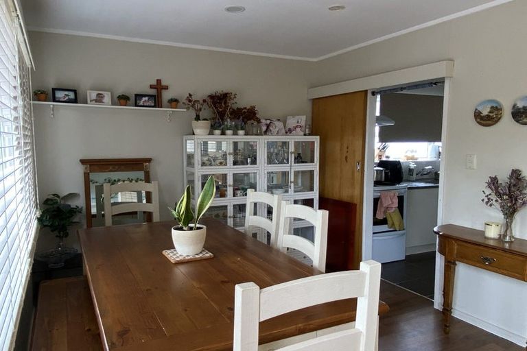 Photo of property in 1/284 Sunset Road, Windsor Park, Auckland, 0632