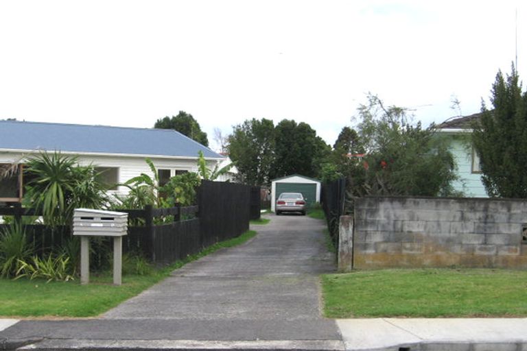 Photo of property in 11a Rewarewa Road, Te Atatu Peninsula, Auckland, 0610