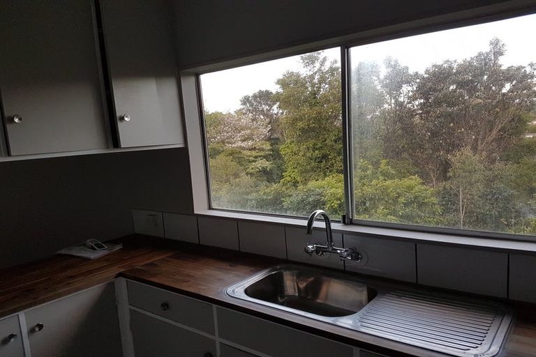 Photo of property in 32 Thurleigh Grove, Karori, Wellington, 6012