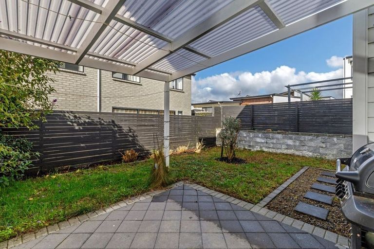Photo of property in 10 Tihema Lane, Westgate, Auckland, 0614