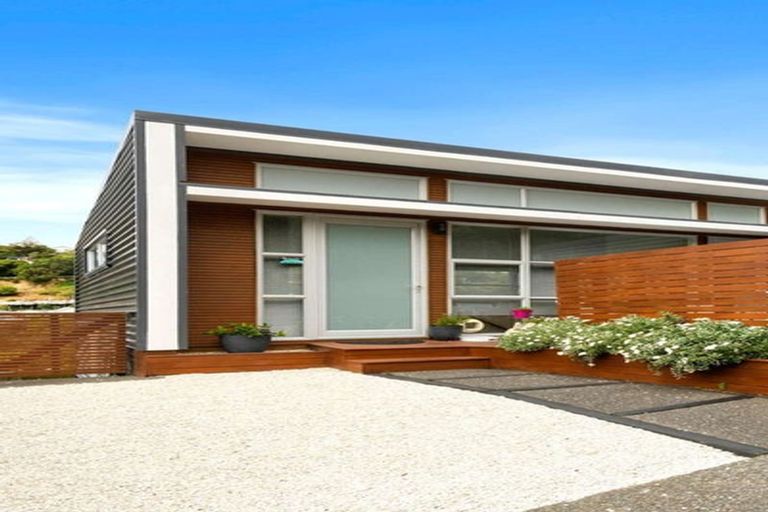 Photo of property in 45 Tiketike Way, Brooklyn, Wellington, 6021