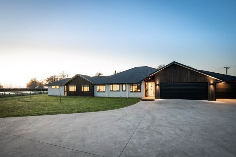 Photo of property in 33 Hogan Road, Cambridge, 3493