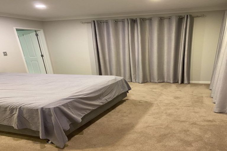 Photo of property in 2 Creggan Crescent, Flat Bush, Auckland, 2019
