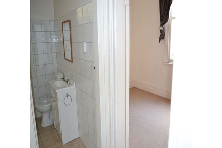 Photo of property in 2/106 Glenmore Street, Northland, Wellington, 6012