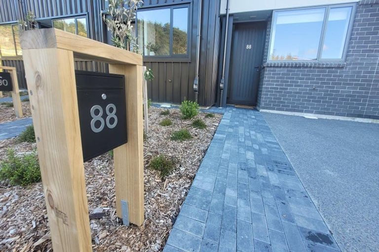 Photo of property in 88 Ara Paiwhenua, Tawa, Wellington, 5028