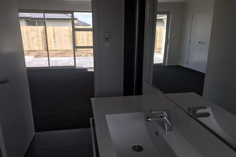 Photo of property in 37 Piata Street, Papamoa Beach, Papamoa, 3118