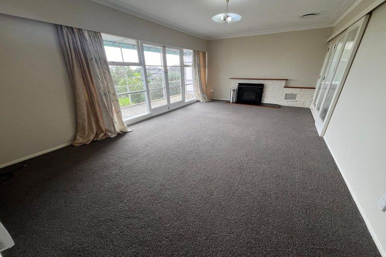 Photo of property in 107 Bradbury Road, Botany Downs, Auckland, 2010