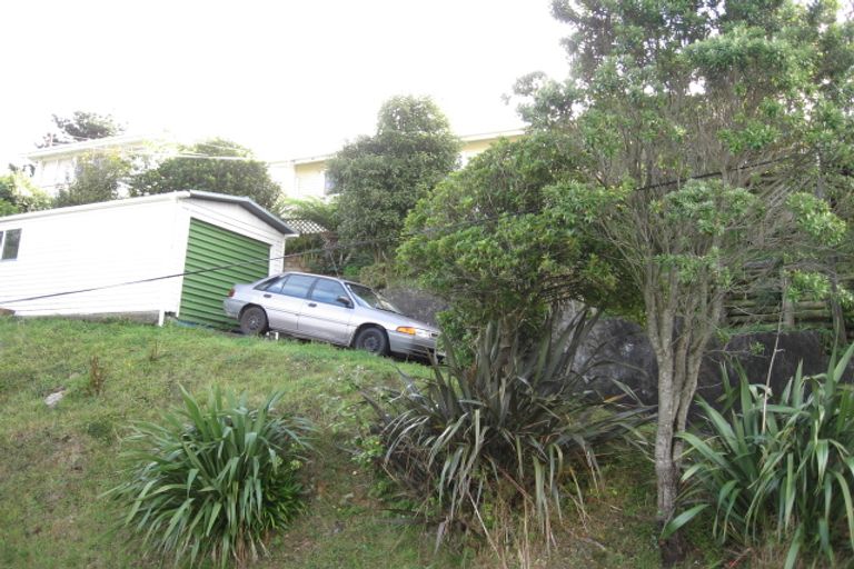 Photo of property in 94 Ruskin Road, Newlands, Wellington, 6037