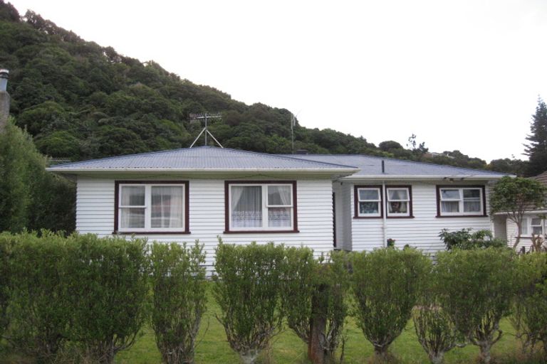 Photo of property in 54 Lees Grove, Wainuiomata, Lower Hutt, 5014