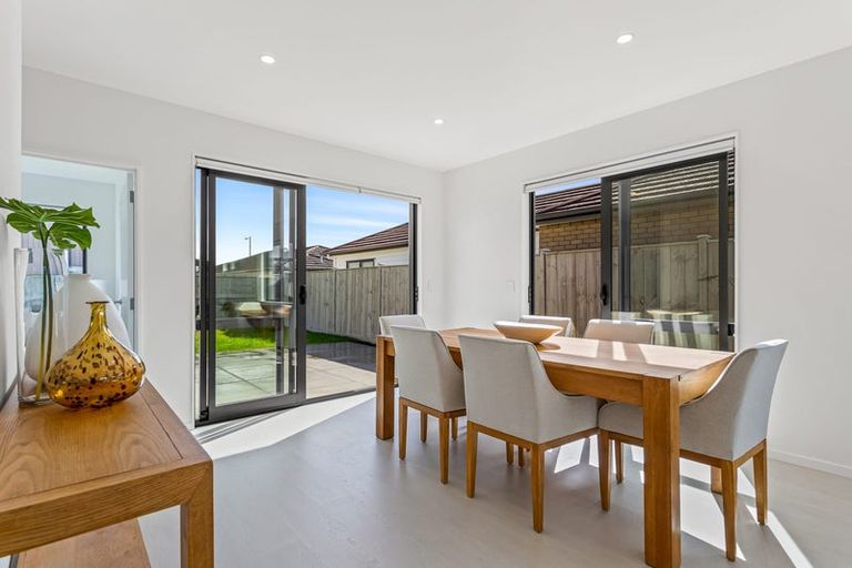 Photo of property in 77 Pepene Avenue, Takanini, Auckland, 2112