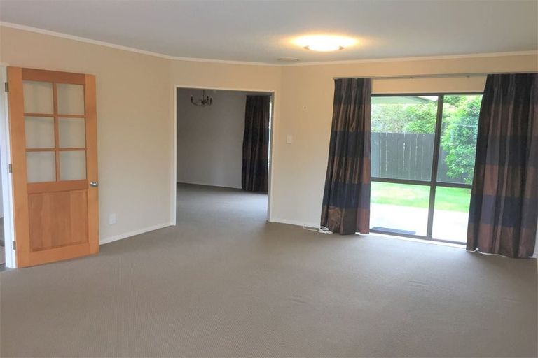 Photo of property in 6 Maywood Grove, Churton Park, Wellington, 6037