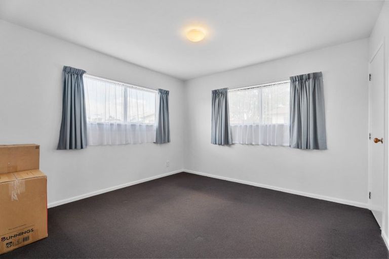 Photo of property in 2/12 Gazelle Avenue, Beach Haven, Auckland, 0626