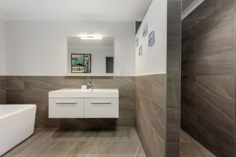 Photo of property in 324 Lakes Boulevard, Pyes Pa, Tauranga, 3112