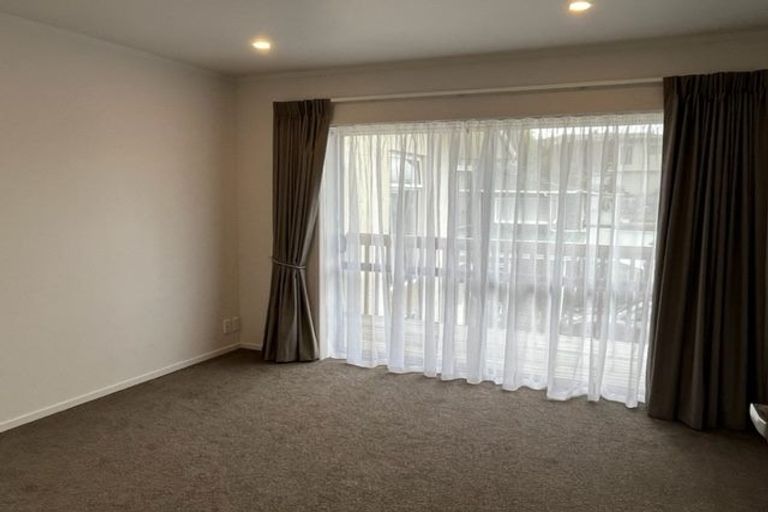 Photo of property in 1/4 Chevron Place, Castor Bay, Auckland, 0620