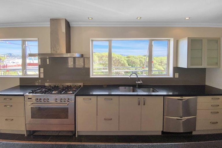 Photo of property in 19 Bunker Way, Strathmore Park, Wellington, 6022