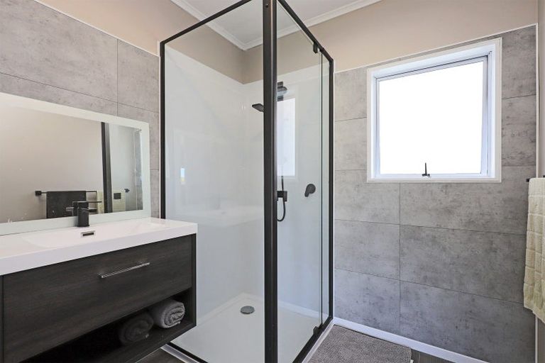 Photo of property in 8 Neeve Place, Taradale, Napier, 4112