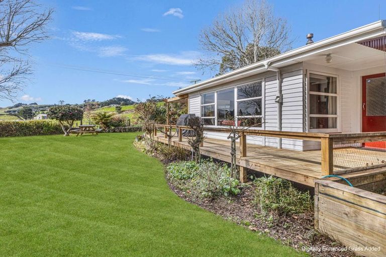 Photo of property in 9 Pukearuhe Road, Mimi, Urenui, 4377