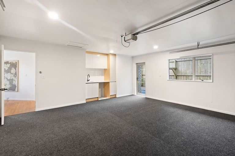 Photo of property in 36 Fleetwood Drive, Henderson, Auckland, 0612