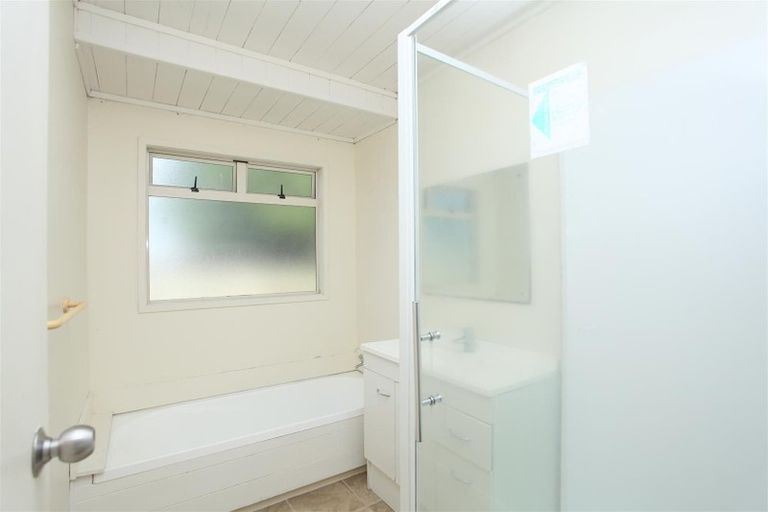 Photo of property in 2/62 Walworth Avenue, Pakuranga Heights, Auckland, 2010
