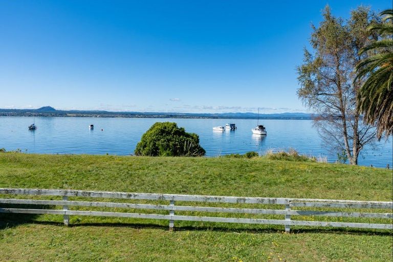 Photo of property in 4 Winston Street, Acacia Bay, Taupo, 3330
