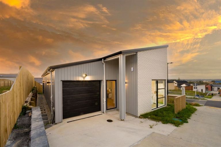 Photo of property in 1 Horokaka Street, Massey, Auckland, 0614