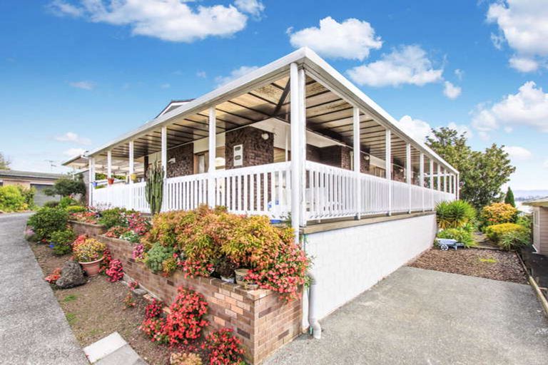 Photo of property in 35d Edmonton Road, Henderson, Auckland, 0612