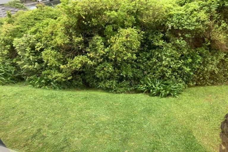 Photo of property in 82a Stewart Drive, Newlands, Wellington, 6037