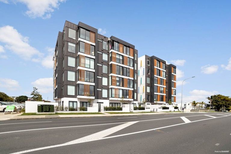 Photo of property in Frank Sargeson Apts, 303/80 Anzac Street, Takapuna, Auckland, 0622