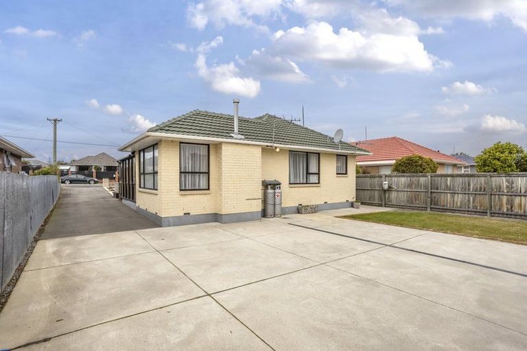 Photo of property in 237 Burwood Road, Burwood, Christchurch, 8083