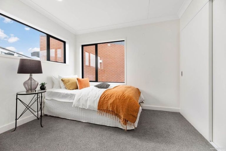 Photo of property in 42 Parkwood Avenue, Westgate, Auckland, 0614