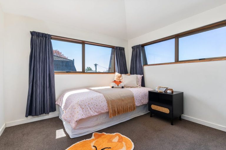 Photo of property in 2/117a Prestons Road, Redwood, Christchurch, 8051