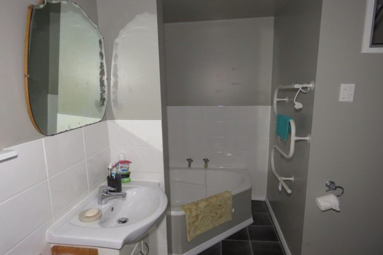 Photo of property in 24 Fonblanque Street, Westport, 7825