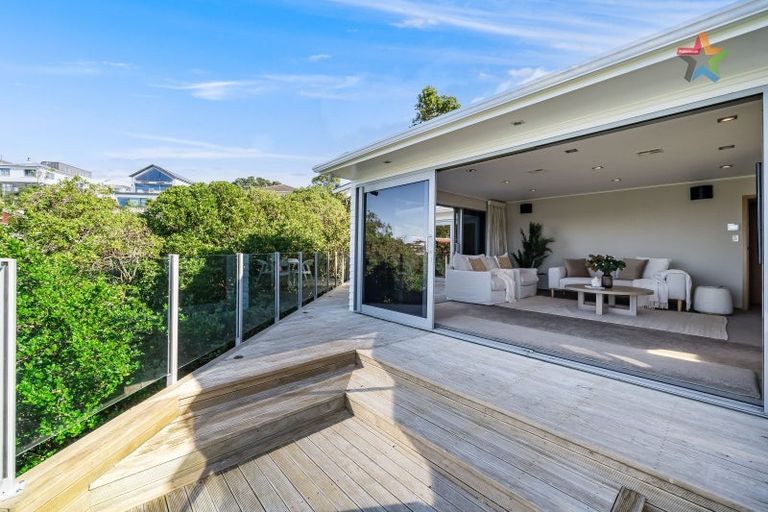 Photo of property in 26a Tai Paku Paku Road, Karaka Bays, Wellington, 6022