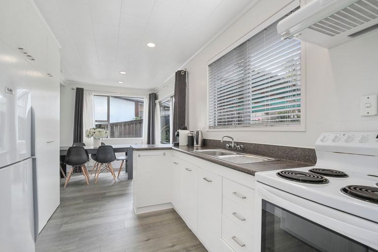 Photo of property in 66 Captain Scott Road, Glen Eden, Auckland, 0602