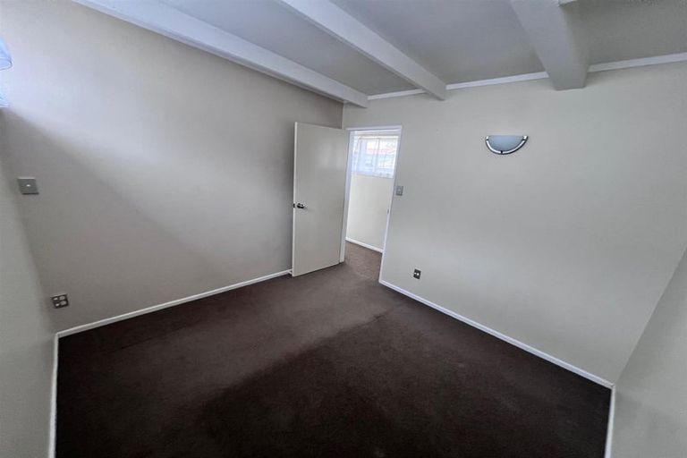 Photo of property in 2/127 Seabrook Avenue, New Lynn, Auckland, 0600