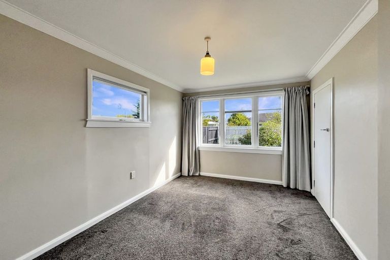 Photo of property in 4 Bristol Crescent, Roslyn, Palmerston North, 4414